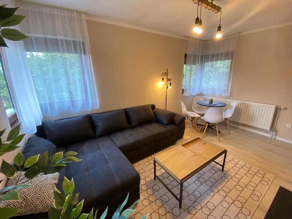 Cserke Apartmanház Apartment hotel in Hungary