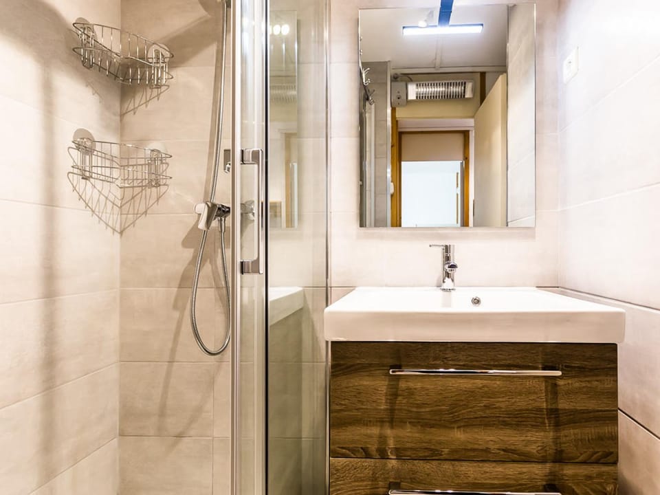 Apt rénové 2* pour 4/5p à Montchavin, proche pistes et commerces, parking gratuit - FR-1-329-52 Apartment in Landry