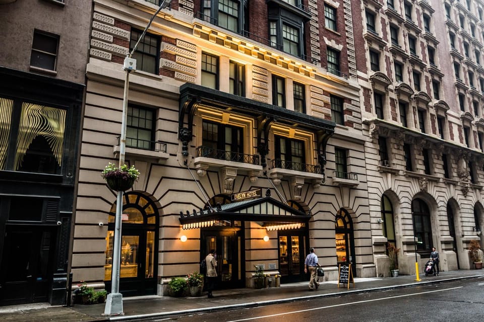 Facade/entrance