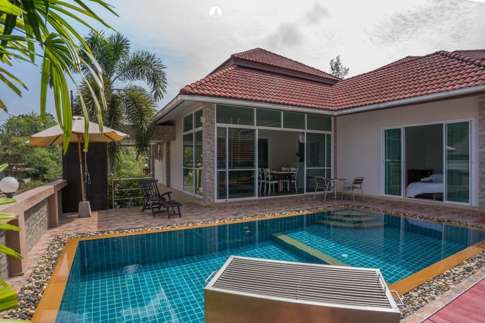 Swimming pool, sunbed