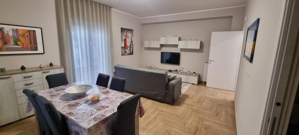 Living room, Dining area, Lunch