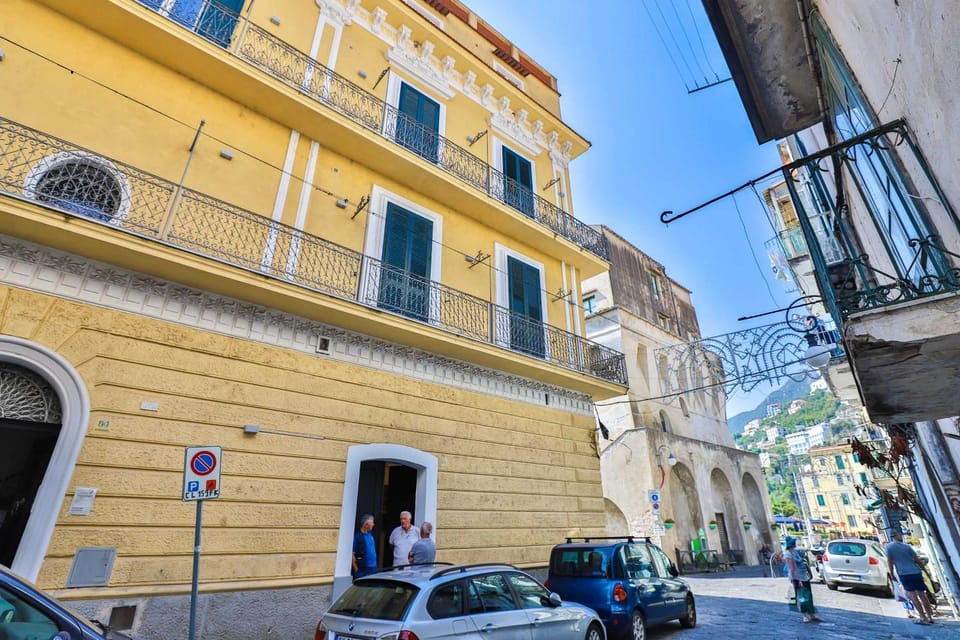 Neighbourhood, Street view