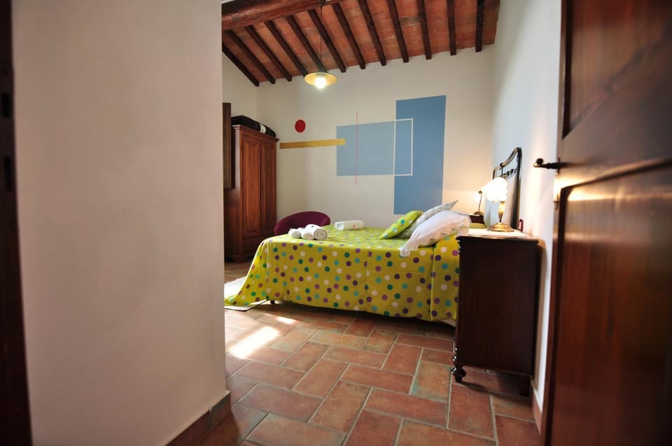 Bedroom, towels