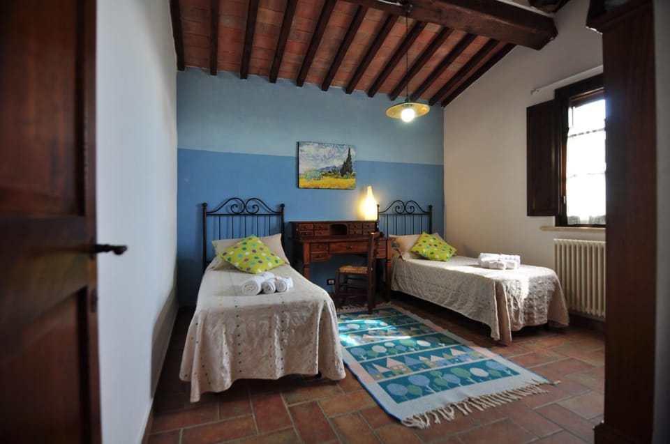 Bedroom, towels