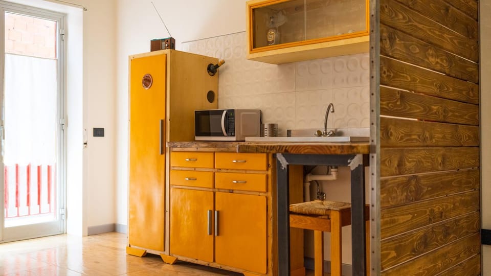 Kitchen or kitchenette, Communal kitchen
