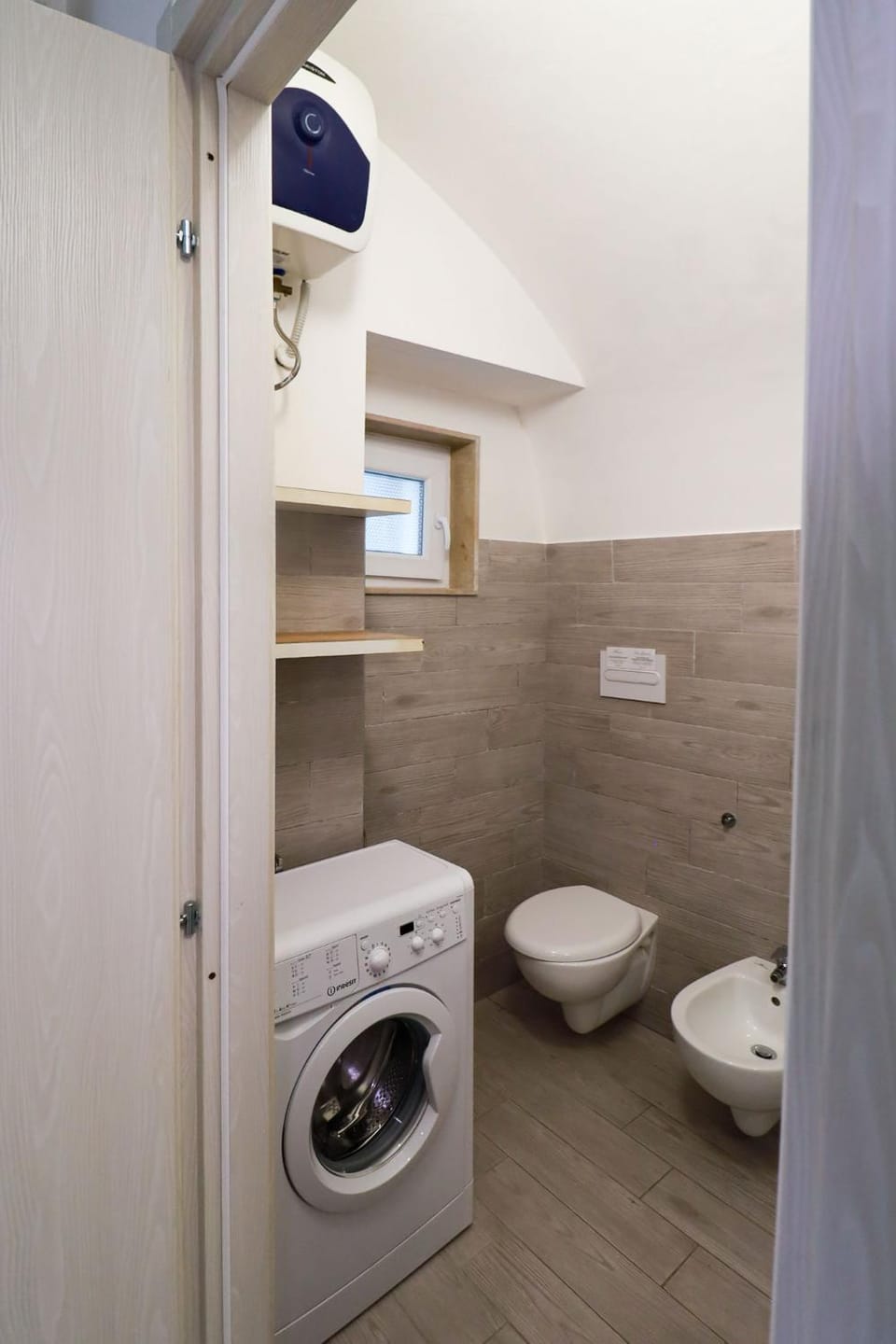 Bathroom, washing machine
