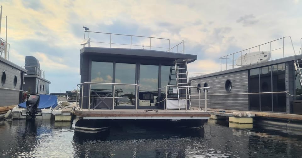 Hausboot La Mare Sonja Docked boat in Lower Saxony, Germany