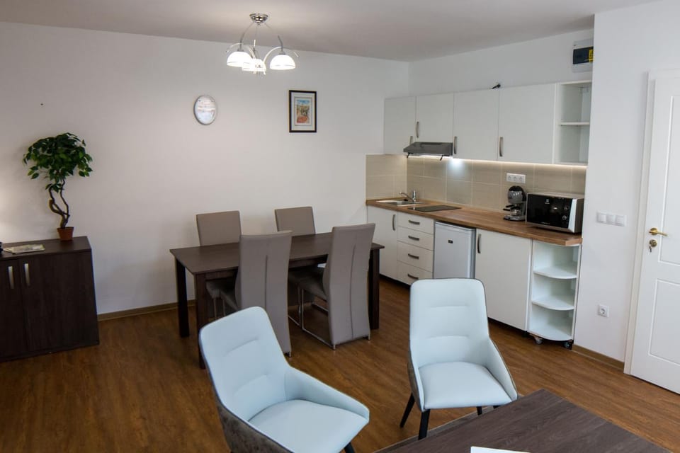 Kitchen or kitchenette, Communal kitchen