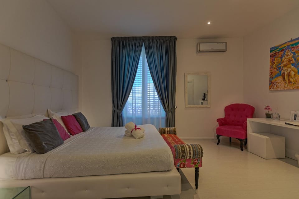 Bed, Photo of the whole room
