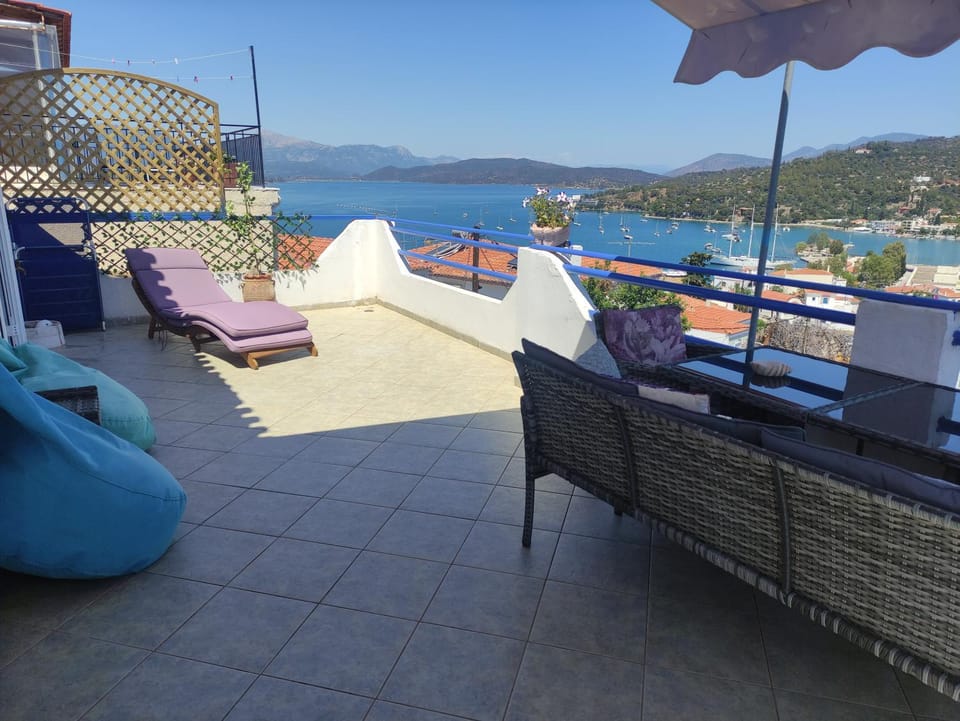 View (from property/room), Balcony/Terrace, Seating area, Dining area, Mountain view, Sea view