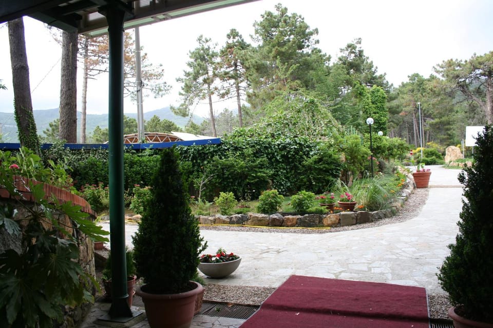 Facade/entrance, Garden