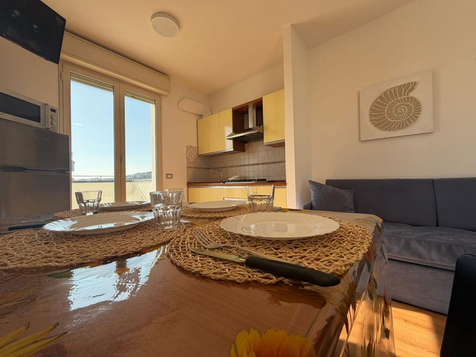 Kitchen or kitchenette, Seating area, Dining area, pet friendly, stove
