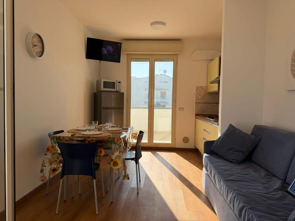 Communal lounge/ TV room, TV and multimedia, Kitchen or kitchenette, Living room, Dining area