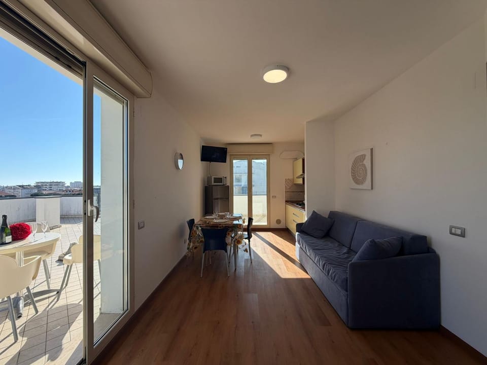Patio, View (from property/room), Balcony/Terrace, Living room, Dining area