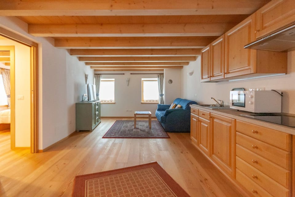 Kitchen or kitchenette, Living room