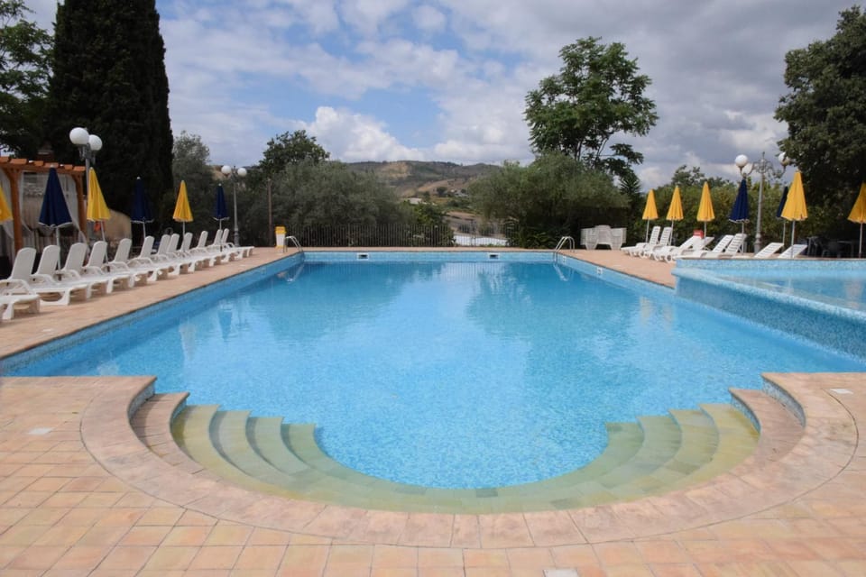 Day, Natural landscape, Mountain view, Pool view, Swimming pool, Open Air Bath, sunbed
