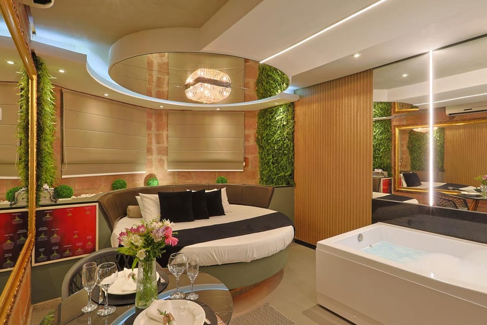 Bed, Bathroom, Photo of the whole room, Bedroom, Bath