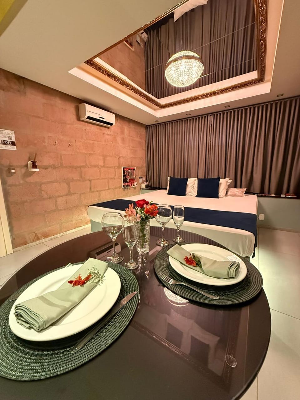 Bed, Dining area, air conditioner