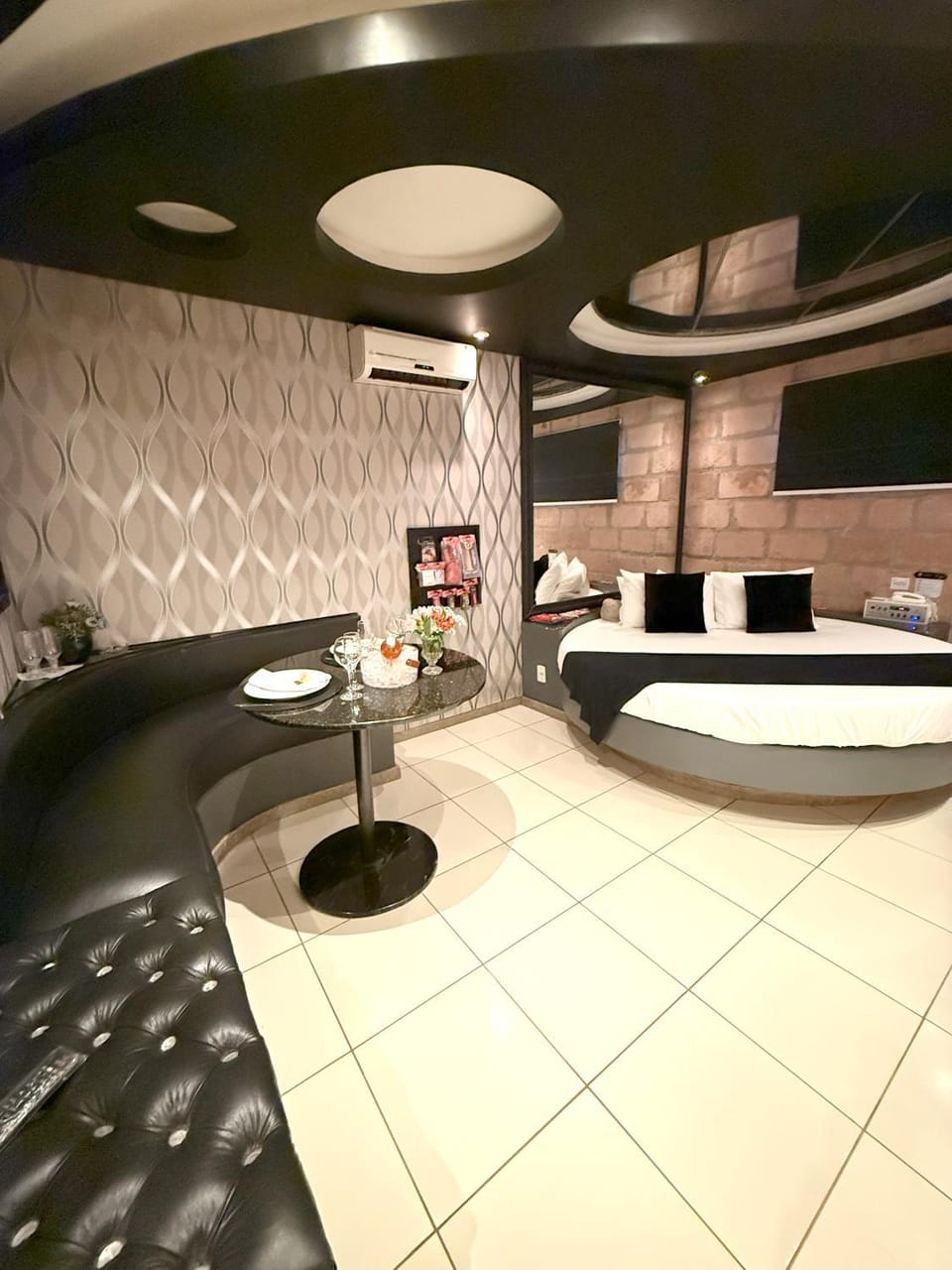 Bed, Bathroom, TV and multimedia, Photo of the whole room, minibar