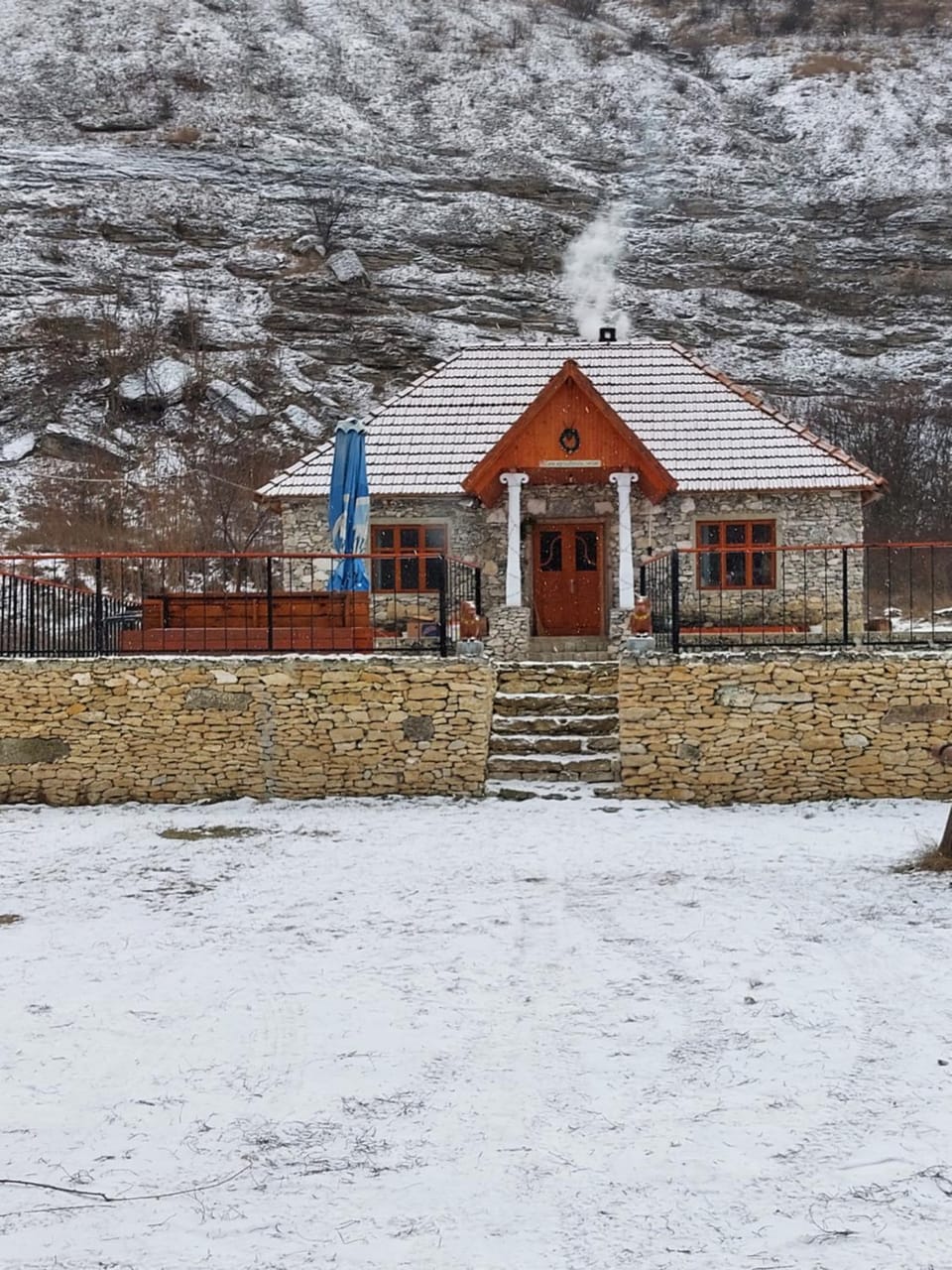 Property building, Day, Mountain view