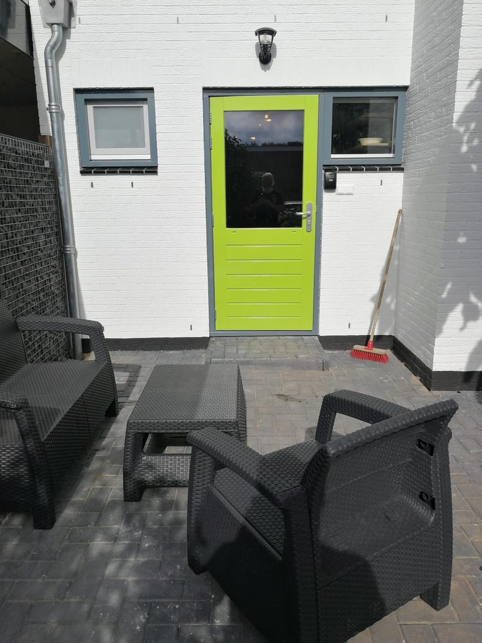 Property building, Patio, Facade/entrance, Balcony/Terrace