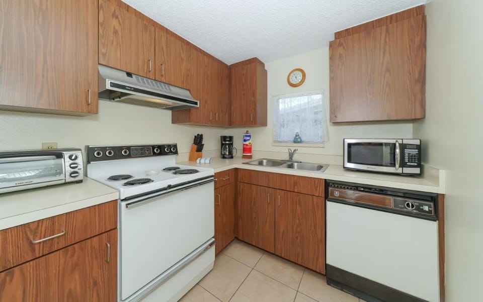 Walk to the Beach or Village in minutes! House in Siesta Beach