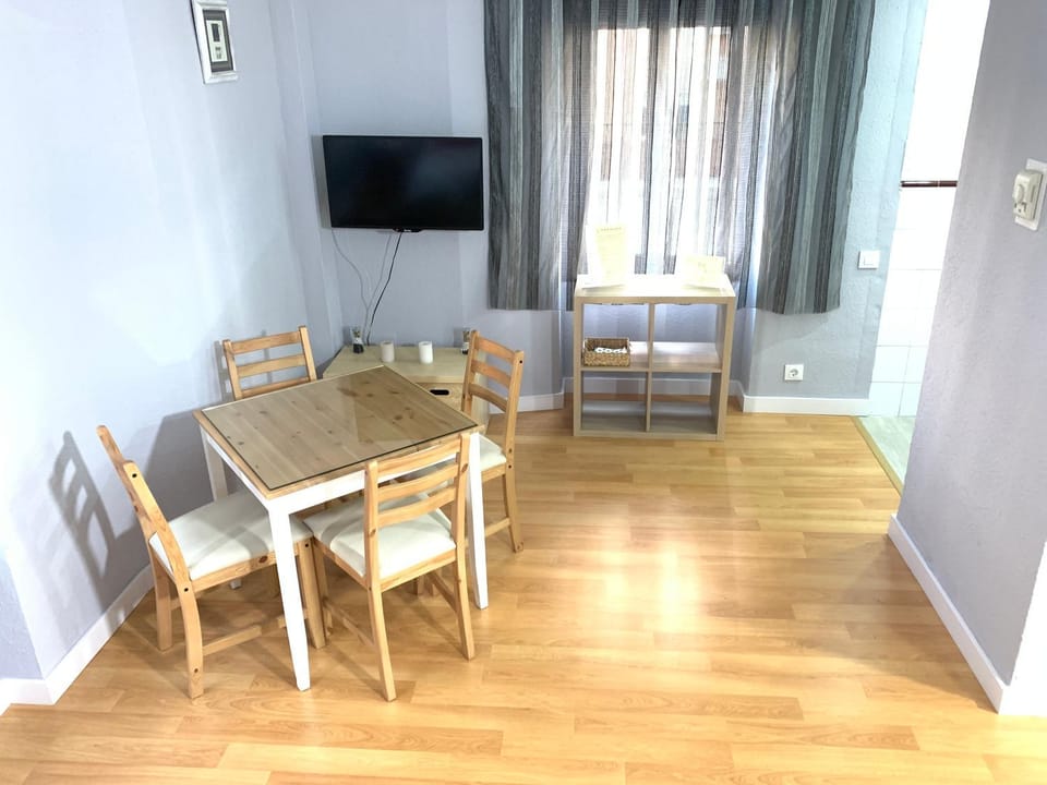 TV and multimedia, Seating area, Dining area