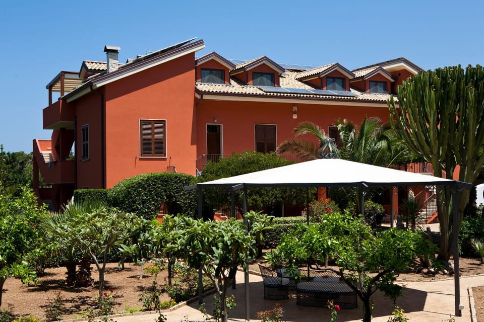 Property building, Facade/entrance, Garden