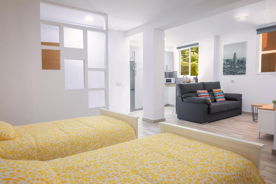 Bed, Seating area