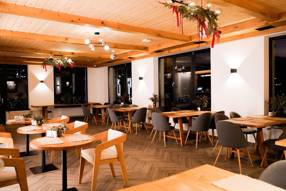 Restaurant/places to eat, Restaurant/places to eat, Banquet/Function facilities