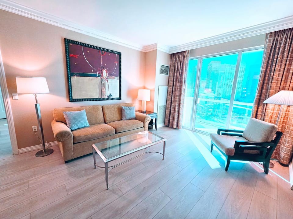 Communal lounge/ TV room, Living room, Seating area
