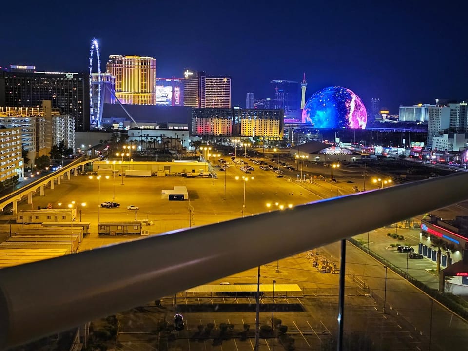 Property building, Night, Bird's eye view, View (from property/room), View (from property/room), Evening entertainment, City view, Location