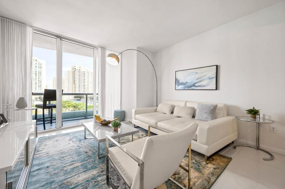 Luxury 1 BR Condo W Icon Brickell-Waterviews Apartment in Brickell