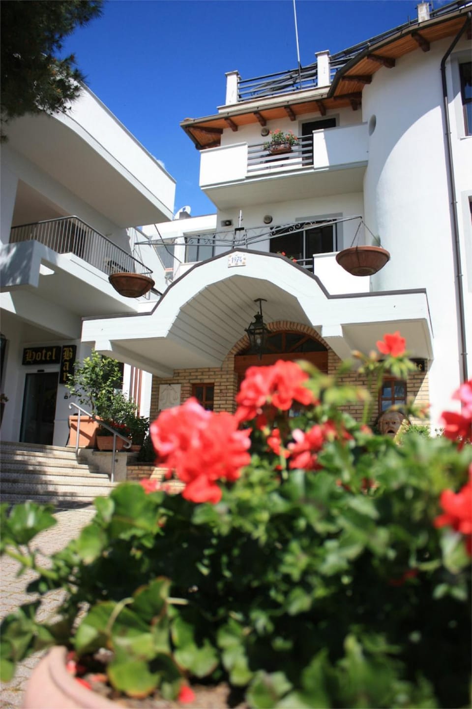 Facade/entrance