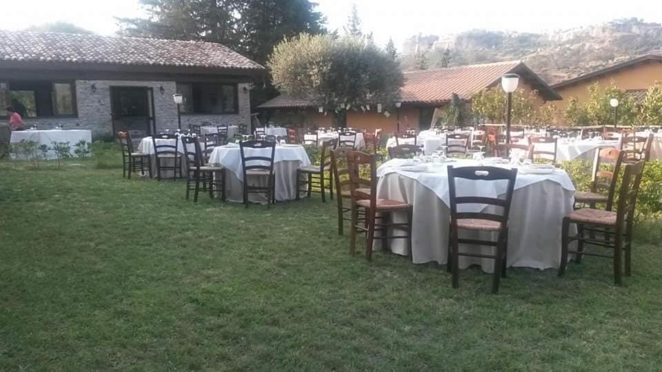 Restaurant/places to eat, Garden, Banquet/Function facilities