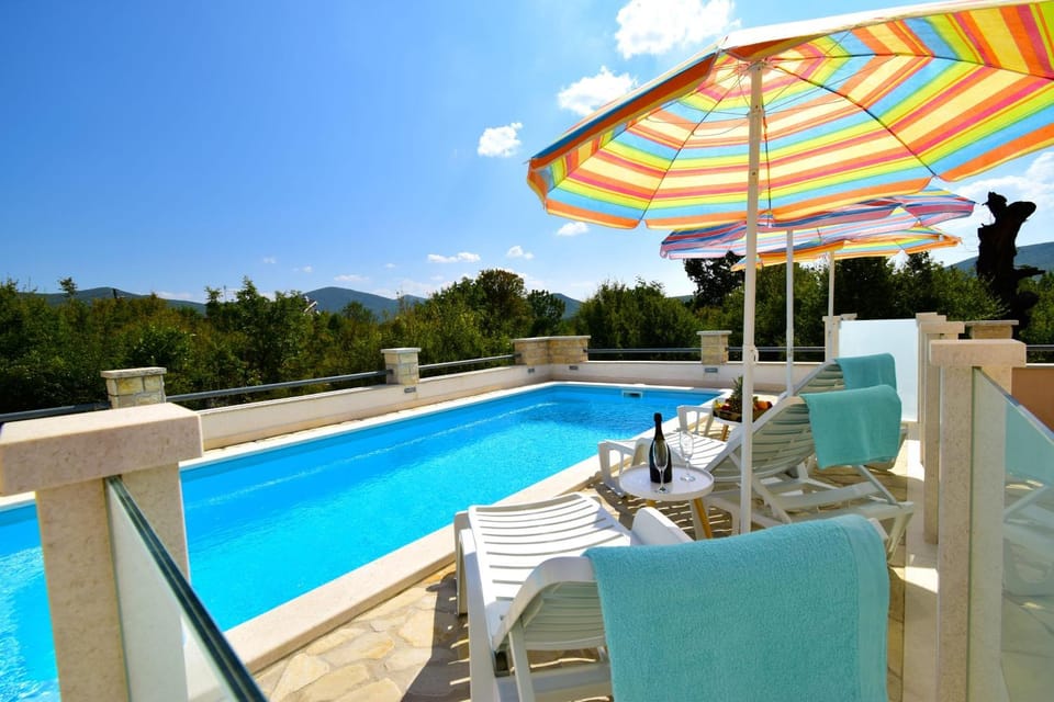 Swimming pool, Swimming pool