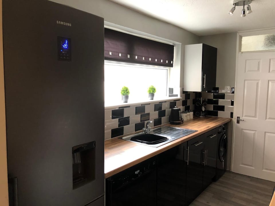 Kitchen or kitchenette, Communal kitchen