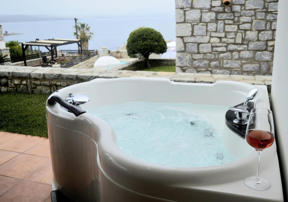 Natural landscape, Hot Tub, Pool view, Swimming pool