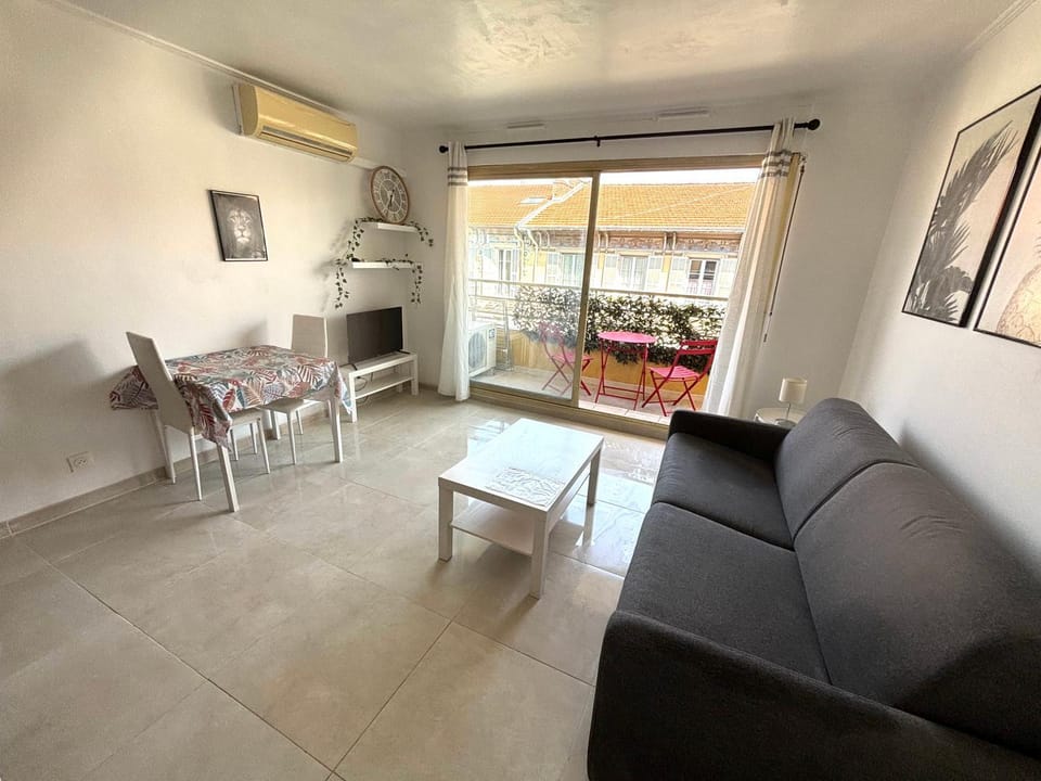Studio Nice Centre garibaldi port plage Apartment in Nice