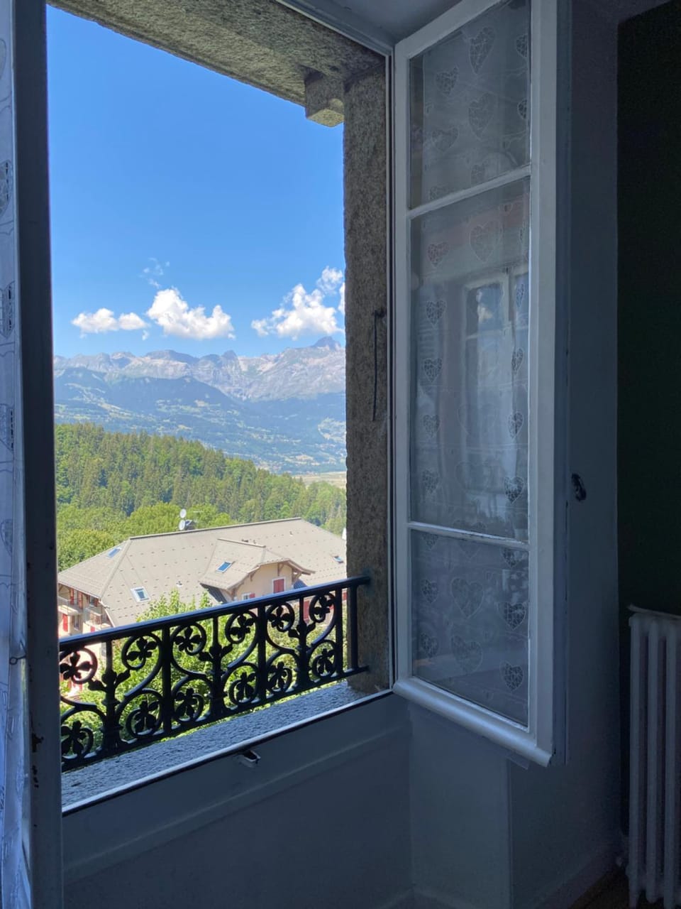 Day, View (from property/room), Mountain view