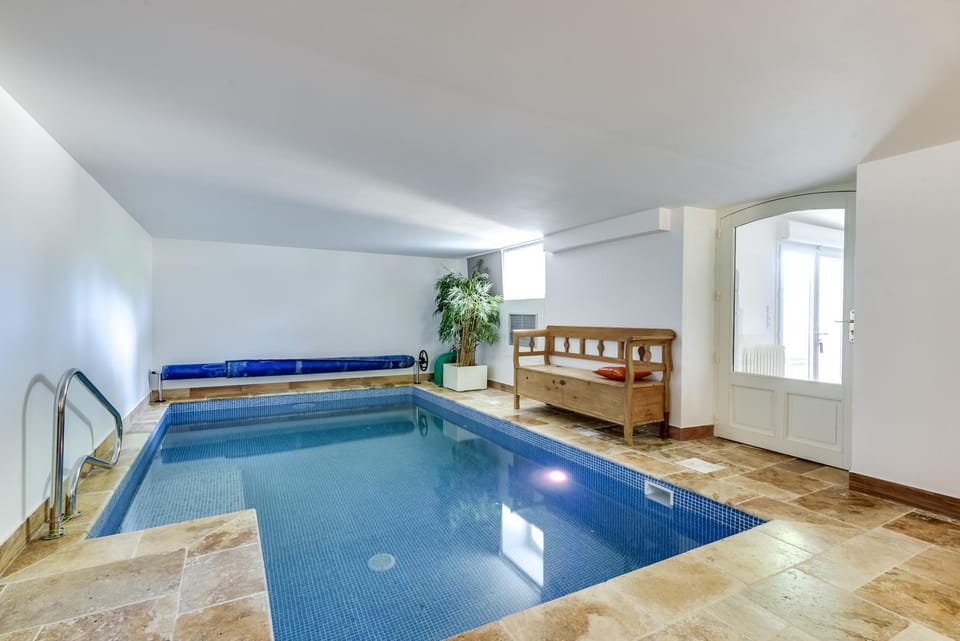 Swimming pool, Swimming pool