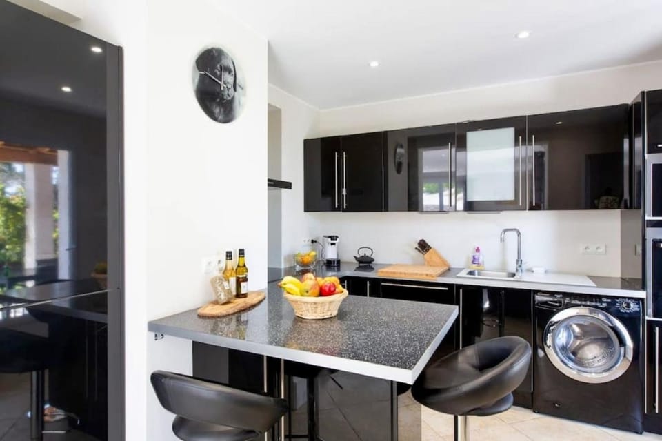 Dining area, Communal kitchen