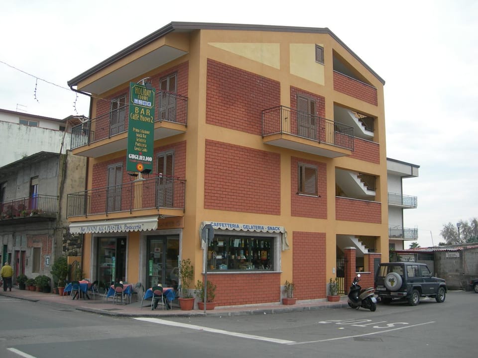 Caffè Nuovo 2 Holiday Rooms Bed and Breakfast in Sicily