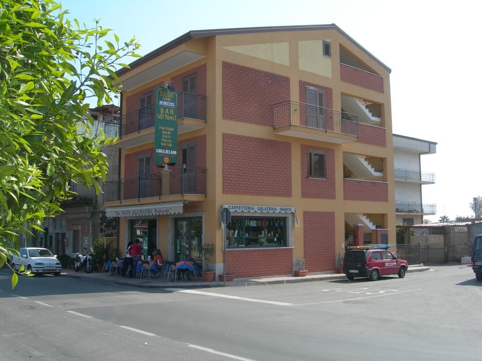 Caffè Nuovo 2 Holiday Rooms Bed and Breakfast in Sicily