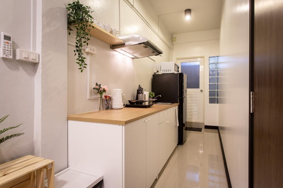 T5 2 Bedrooms/6guests/full kitchen/1 min to BTS Apartment in Bangkok