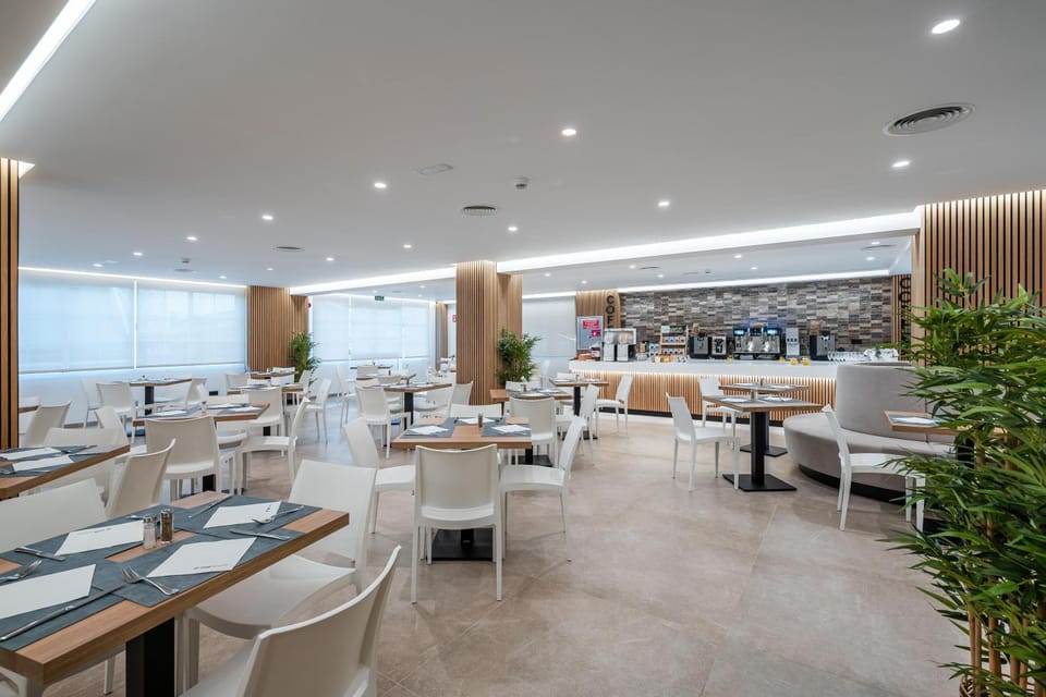 Restaurant/places to eat, Dining area, Breakfast