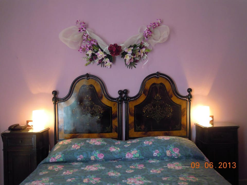 Bed, Decorative detail