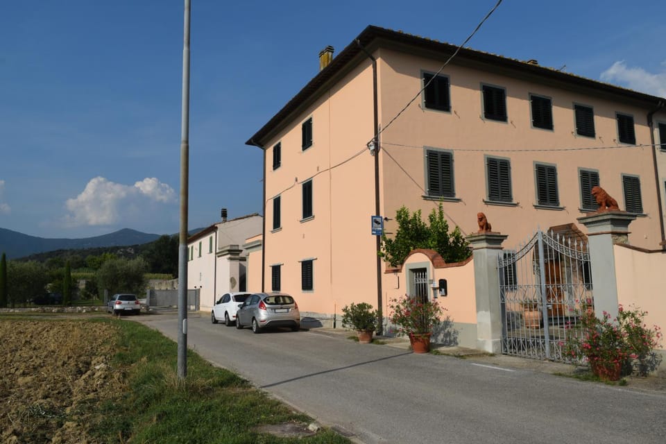 Facade/entrance