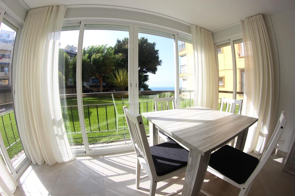 Dining area, Garden view, Sea view