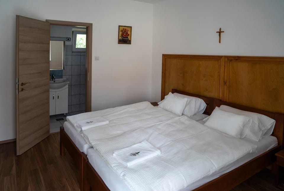 Mamutfenyő Panzió Bed and Breakfast in Hungary